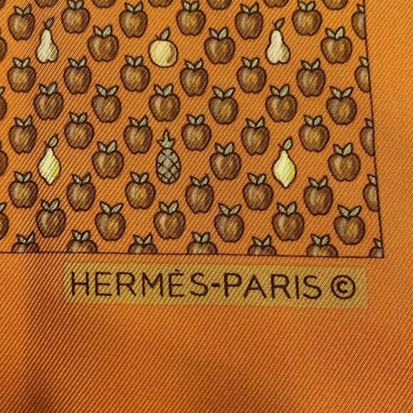 HERMES Petit Carre - Orange Cream Scarf 140-072325 - Picture 3 of 4
